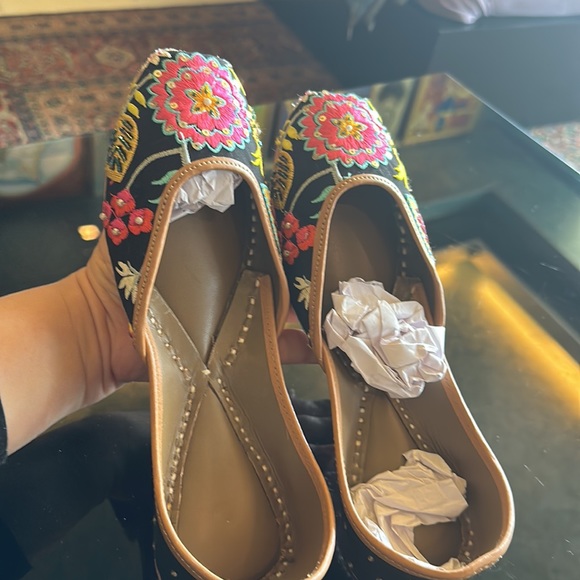NWT Gorgeous Hand made Pure Leather Mojaris with beautiful embroidery! Size 38 - Picture 5 of 14